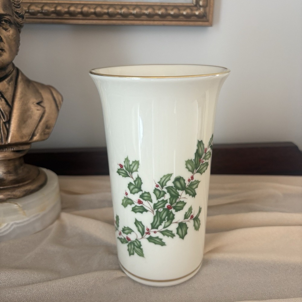 Lenox Holiday Vase w/ 24k Gold Trim 7.5" Tall Decorated with Holly Branches